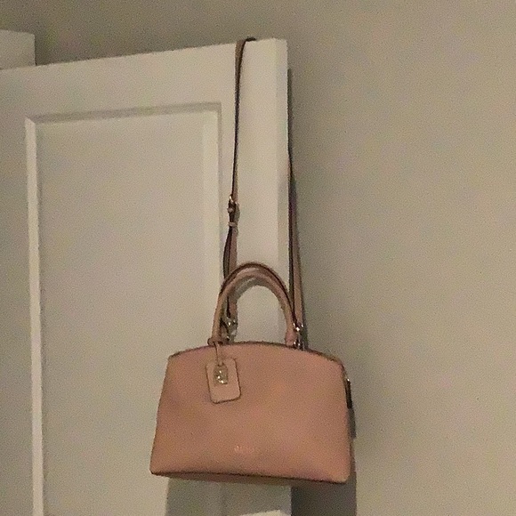 Guess Melrose Ave satchel color Rose - Picture 8 of 8